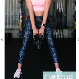 Zyia Stone Leopard Scrunchy Light n Luxe Leggings